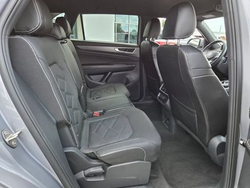 Used 2024 Volkswagen Atlas Cross Sport SE AWD/4WD image 17