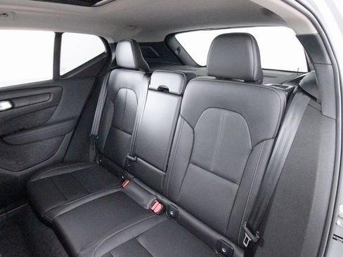 Certified 2025 Volvo XC40 B5 Core w/ Protection Package Premier image 25