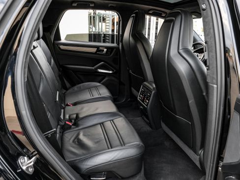 Used 2019 Porsche Cayenne Turbo image 42