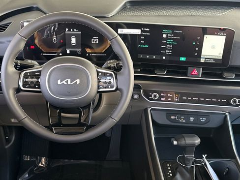 New 2026 Kia Carnival FWD image 12