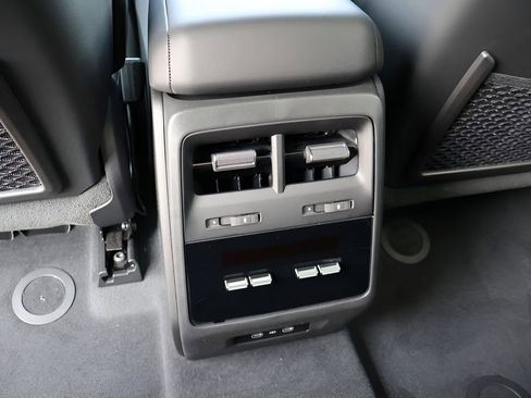 New 2026 Porsche Macan 4 Electric image 22