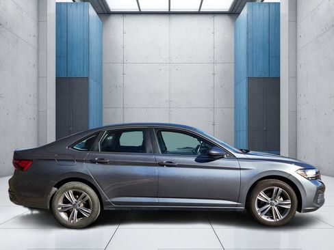 Used 2024 Volkswagen Jetta SE image 23