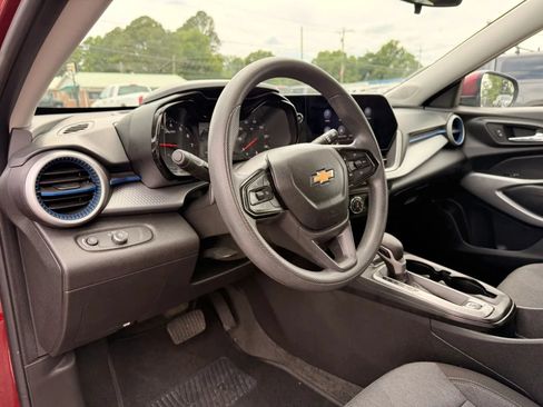 Used 2024 Chevrolet Trax LS w/ LS Convenience Package FWD image 11
