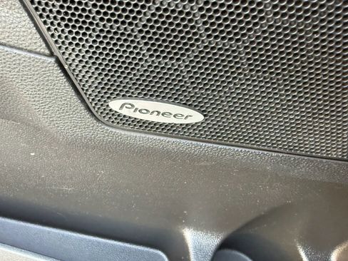 Used 2017 Chevrolet Equinox Premier w/ Enhanced Convenience Package image 32