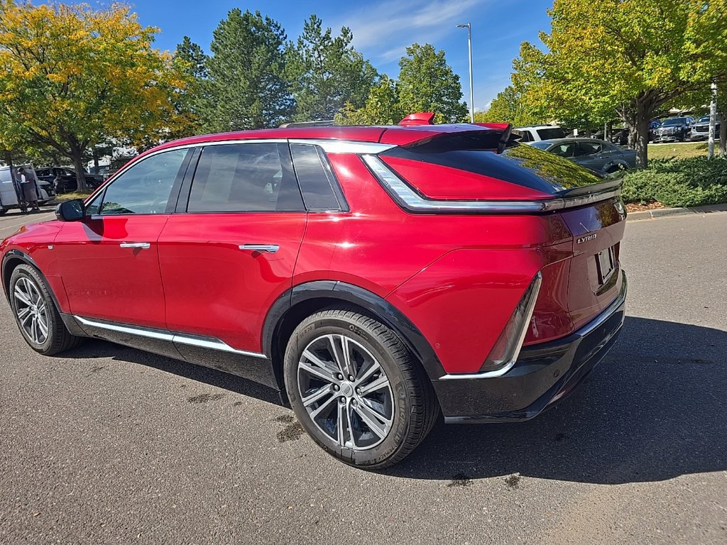 Used 2024 Cadillac Lyriq Luxury AWD/4WD image 3