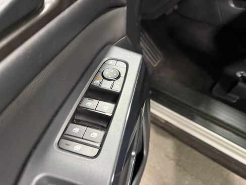 Used 2024 Nissan Pathfinder SV FWD image 21