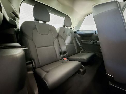 Certified 2025 Volvo XC90 B6 Plus image 28