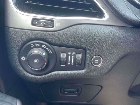 Used 2019 Jeep Cherokee Limited AWD/4WD image 23