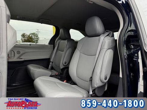 Used 2024 Toyota Sienna XLE FWD image 30