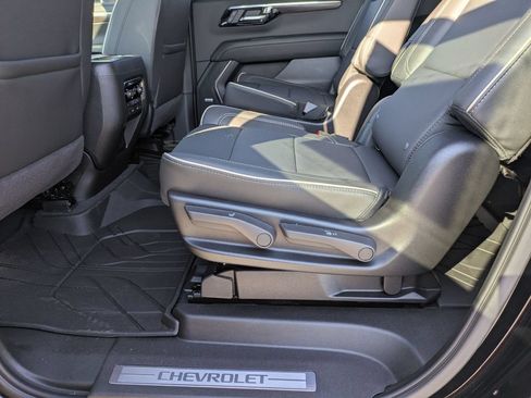 New 2026 Chevrolet Suburban Premier AWD/4WD image 30