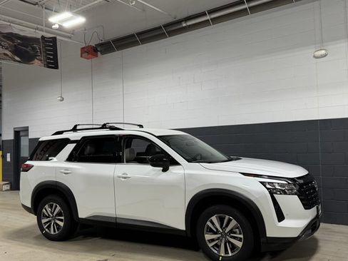New 2026 Nissan Pathfinder SL image 6
