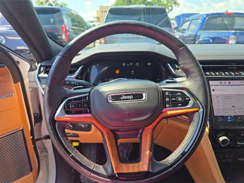 Used 2024 Jeep Grand Cherokee Summit AWD/4WD image 8