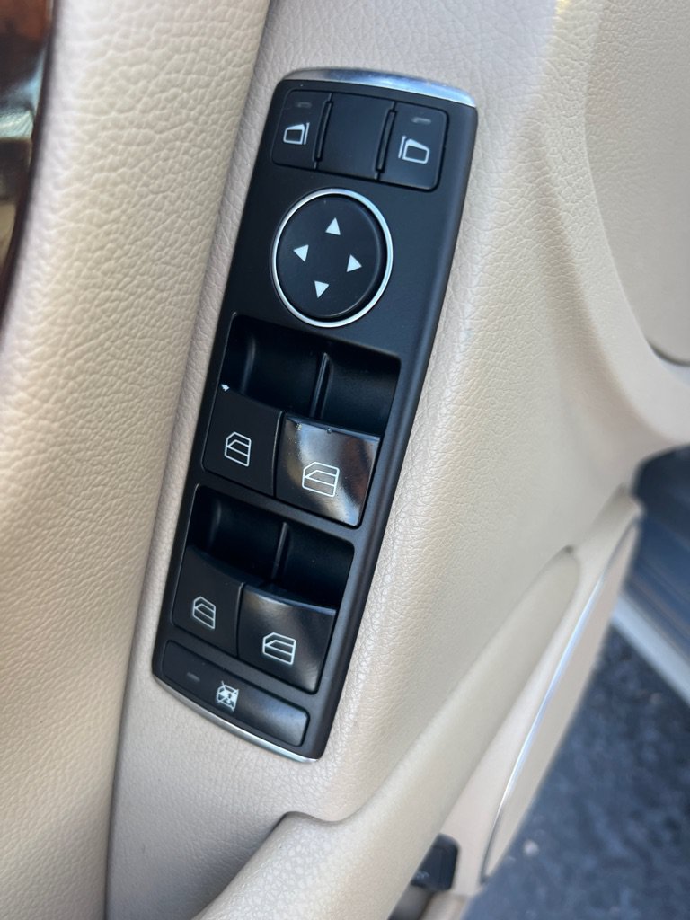 Used 2013 Mercedes-Benz C 300 4MATIC Sedan image 19