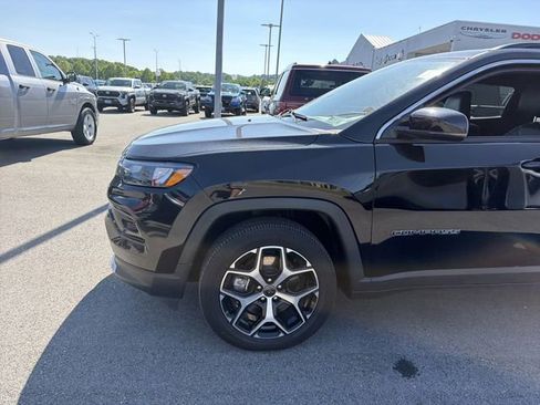 Used 2025 Jeep Compass Limited AWD/4WD image 11