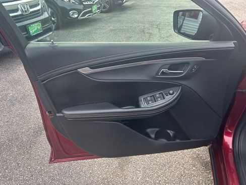Used 2016 Chevrolet Impala LT w/ Convenience Package image 11