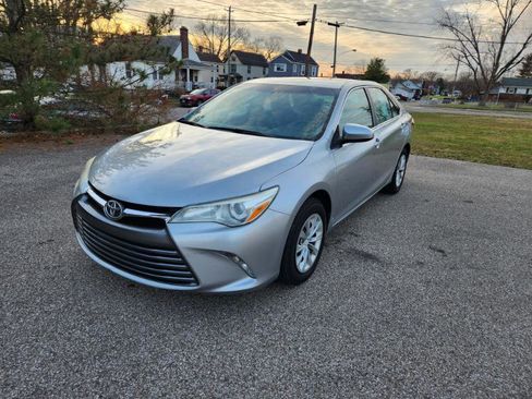 Used 2015 Toyota Camry LE image 52
