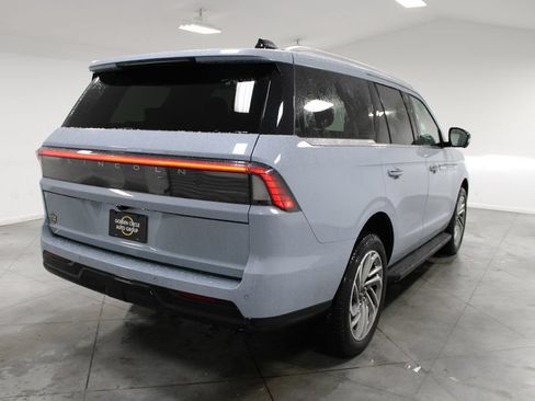 New 2027 Lincoln Navigator Premiere RWD image 8