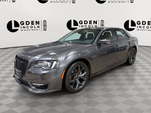 Used 2021 Chrysler 300 Touring L image 1