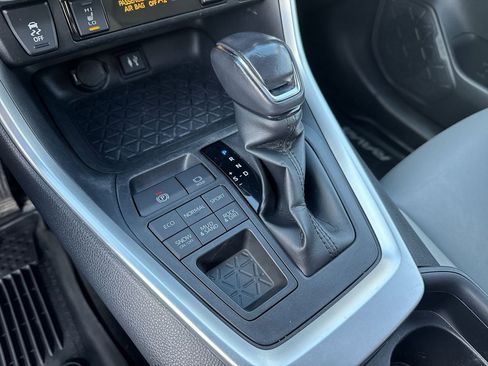 Used 2019 Toyota RAV4 XLE Premium image 19