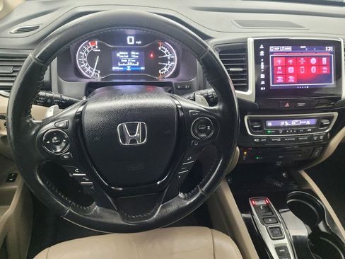 Used 2018 Honda Pilot Touring image 22