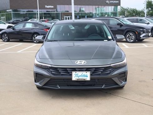 New 2026 Hyundai Elantra Hybrid FWD image 3