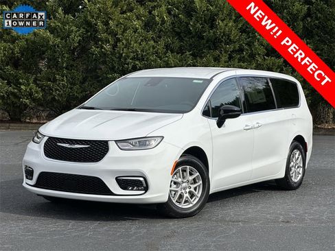 Used 2025 Chrysler Pacifica Select image 37