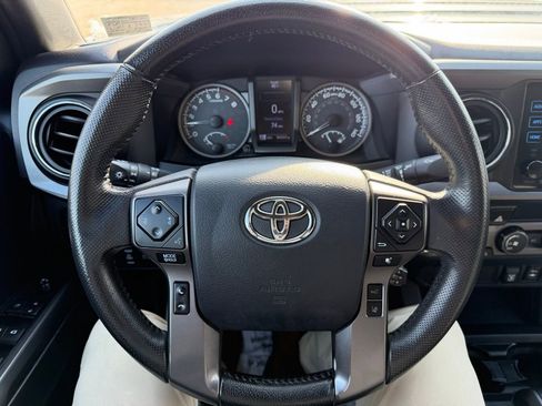 Used 2019 Toyota Tacoma TRD Sport image 13