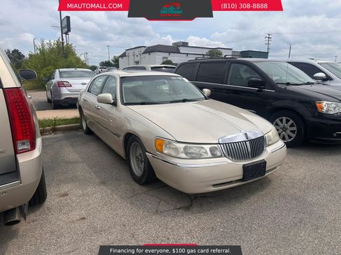 Used 1999 Lincoln Town Car Cartier RWD image 1