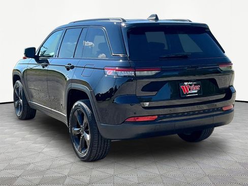 Used 2024 Jeep Grand Cherokee Altitude AWD/4WD image 12