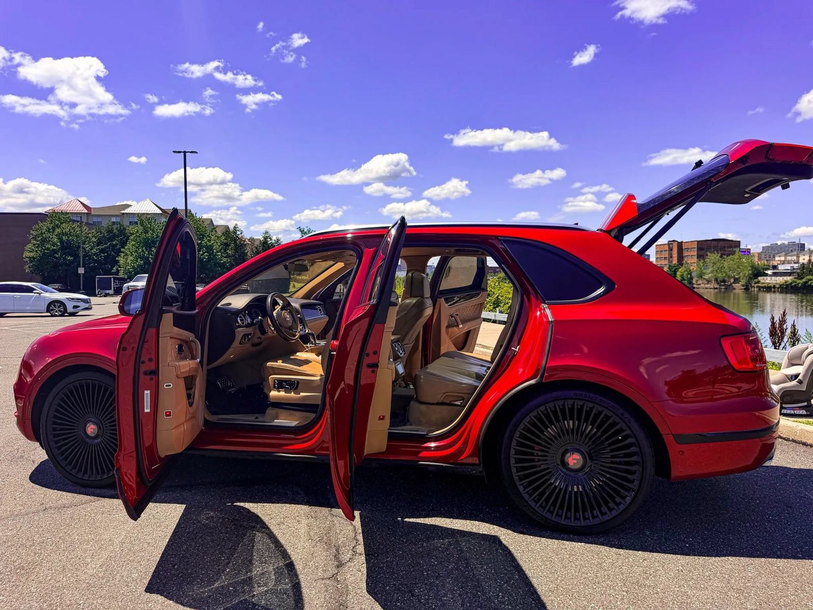 Used 2017 Bentley Bentayga AWD/4WD image 11