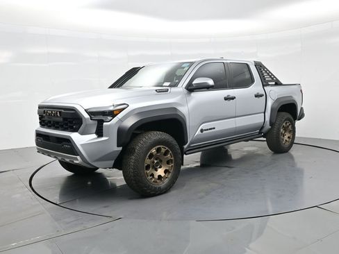 Used 2024 Toyota Tacoma Trailhunter image 2