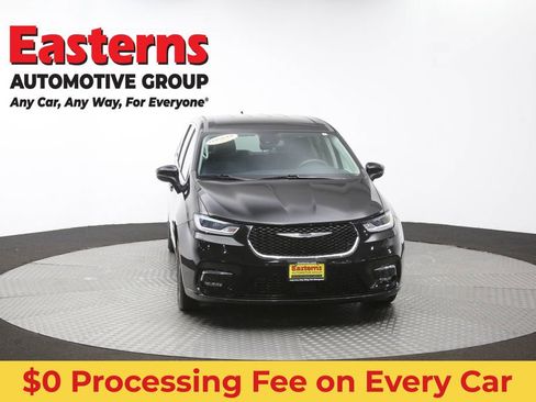 Used 2023 Chrysler Pacifica Touring-L FWD image 52