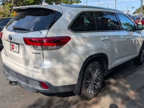 Used 2019 Toyota Highlander XLE AWD/4WD image 9