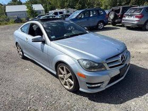 Used 2013 Mercedes-Benz C 250 Coupe image 3