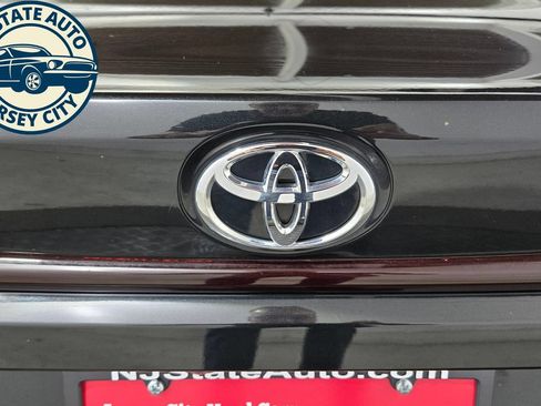 Used 2021 Toyota Corolla LE w/ LE Convenience Package FWD image 26