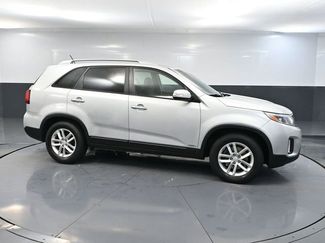 Used 2015 Kia Sorento LX video 3