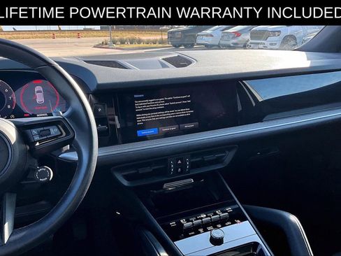 Used 2024 Porsche Cayenne image 8