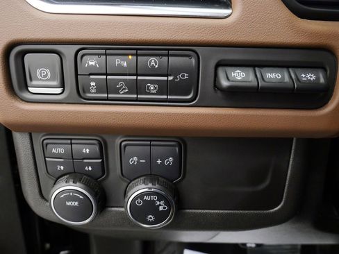 Used 2022 Chevrolet Suburban High Country AWD/4WD image 27