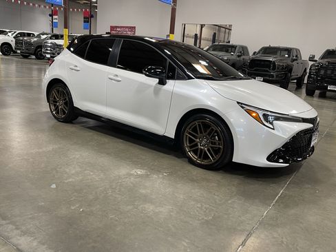 Used 2024 Toyota Corolla SE w/ SE Package FWD image 7