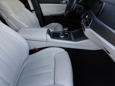 Certified 2022 BMW X5 xDrive40i w/ M Sport Package image 12