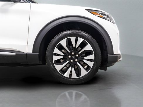 Used 2025 Ford Explorer Platinum w/ LUX Leather Package image 7