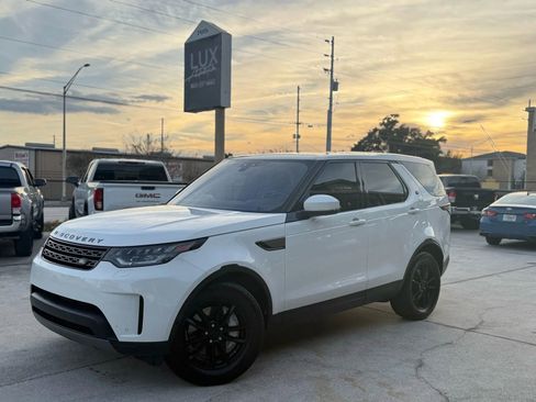 Used 2019 Land Rover Discovery SE image 1