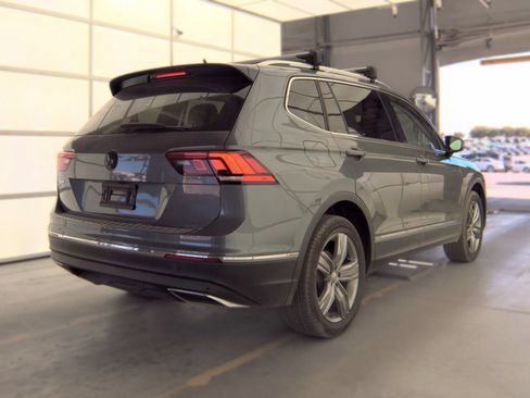 Used 2021 Volkswagen Tiguan SE FWD image 4