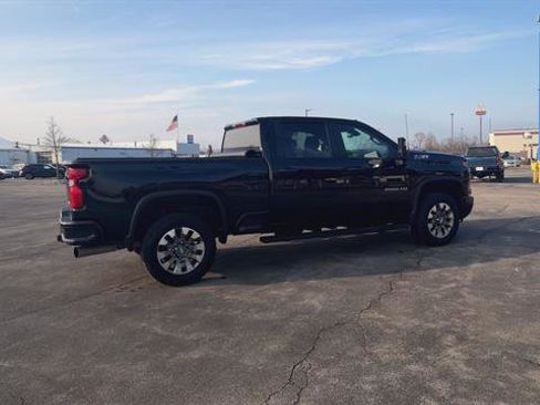 Used 2024 Chevrolet Silverado 2500 Custom w/ Custom Value Package image 9