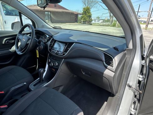 Used 2017 Chevrolet Trax LS FWD image 14