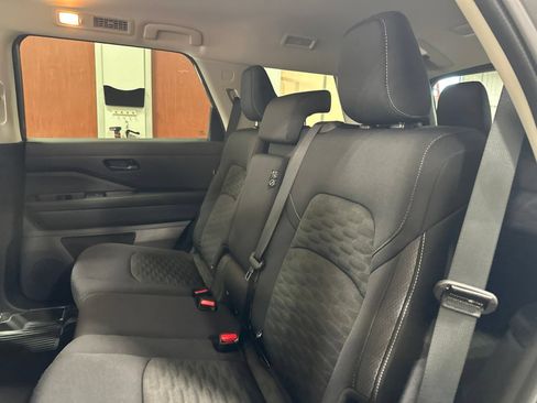 Used 2025 Nissan Pathfinder SV AWD/4WD image 19