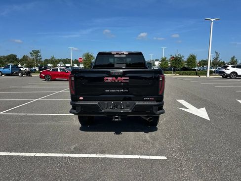 Used 2025 GMC Sierra 2500 AT4 AWD/4WD image 8