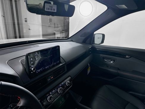 Used 2025 Honda Pilot TrailSport image 6