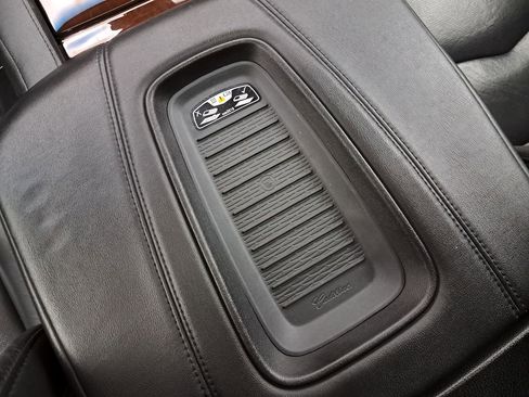 Used 2018 Cadillac Escalade ESV Luxury image 27