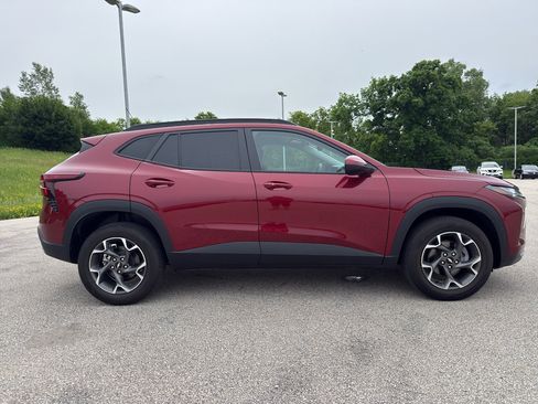 Used 2024 Chevrolet Trax LT w/ Driver Confidence Package FWD image 4